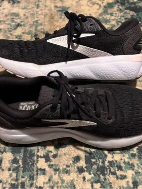 Brooks Ghost 16 Black White Orchid Ice Running Shoes Women’s Size 7.5